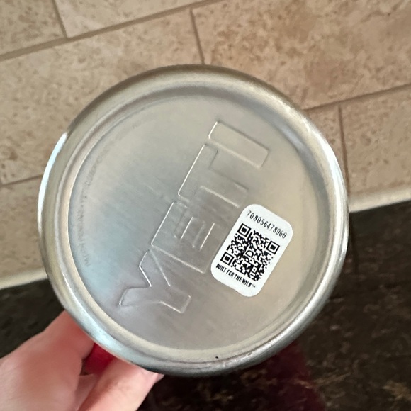 YETI Rambler 30 oz Travel Mug with Stronghold Lid - Picture 2 of 7